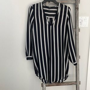 Forever 21 White And Black Vertical Stripped Bloused Size small